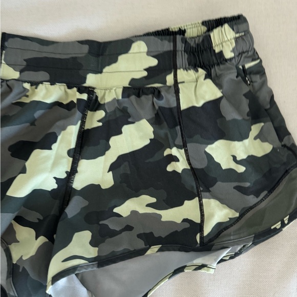 Lululemon size 8 2.5’ - Picture 2 of 4